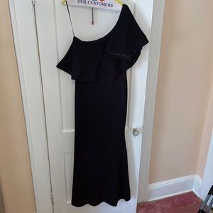 Lulu’s black One shoulder formal gown